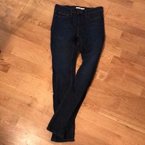 Slimming skinny Levi’s